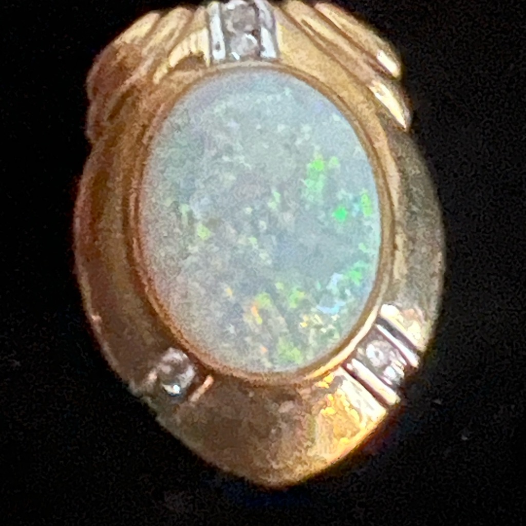 Elegant 14 Kt Gold And Opal Womens Pendant